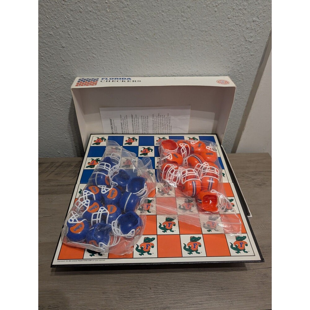 1994 Florida Gators Collegiate Checkers Board Game Football Helmet Pieces